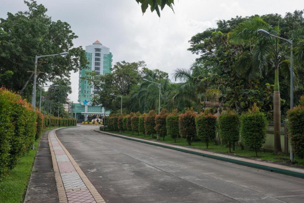 Sky Star Hotel Yangon Exterior photo