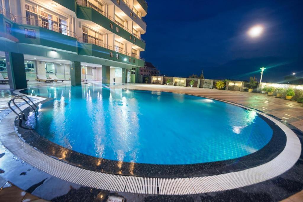 Sky Star Hotel Yangon Exterior photo