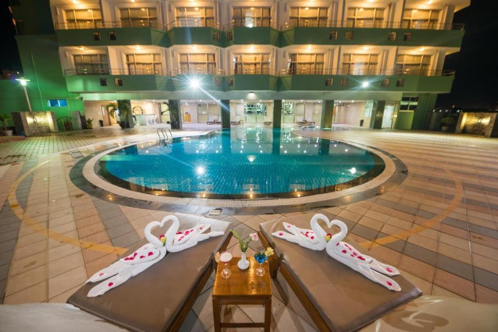 Sky Star Hotel Yangon Exterior photo